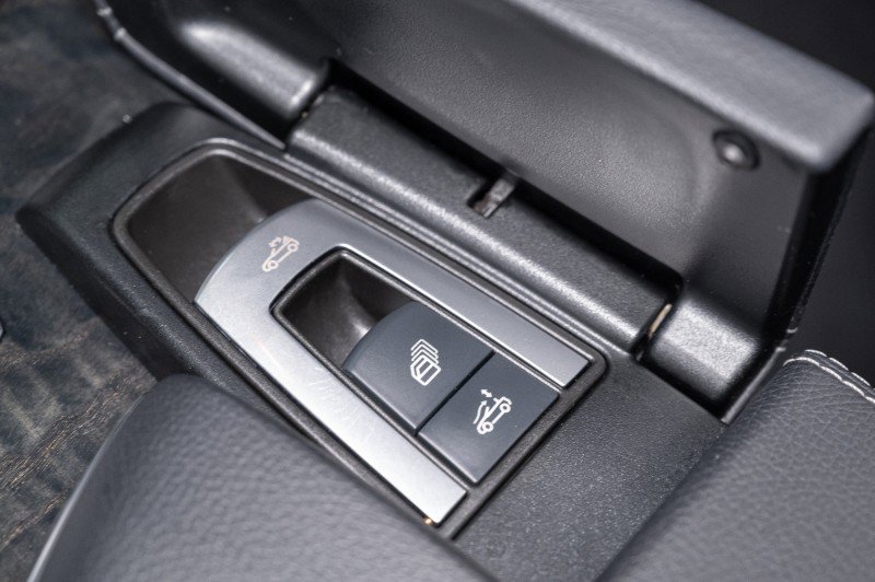 Used 2016 Mercedes-Benz SL 550 image 29