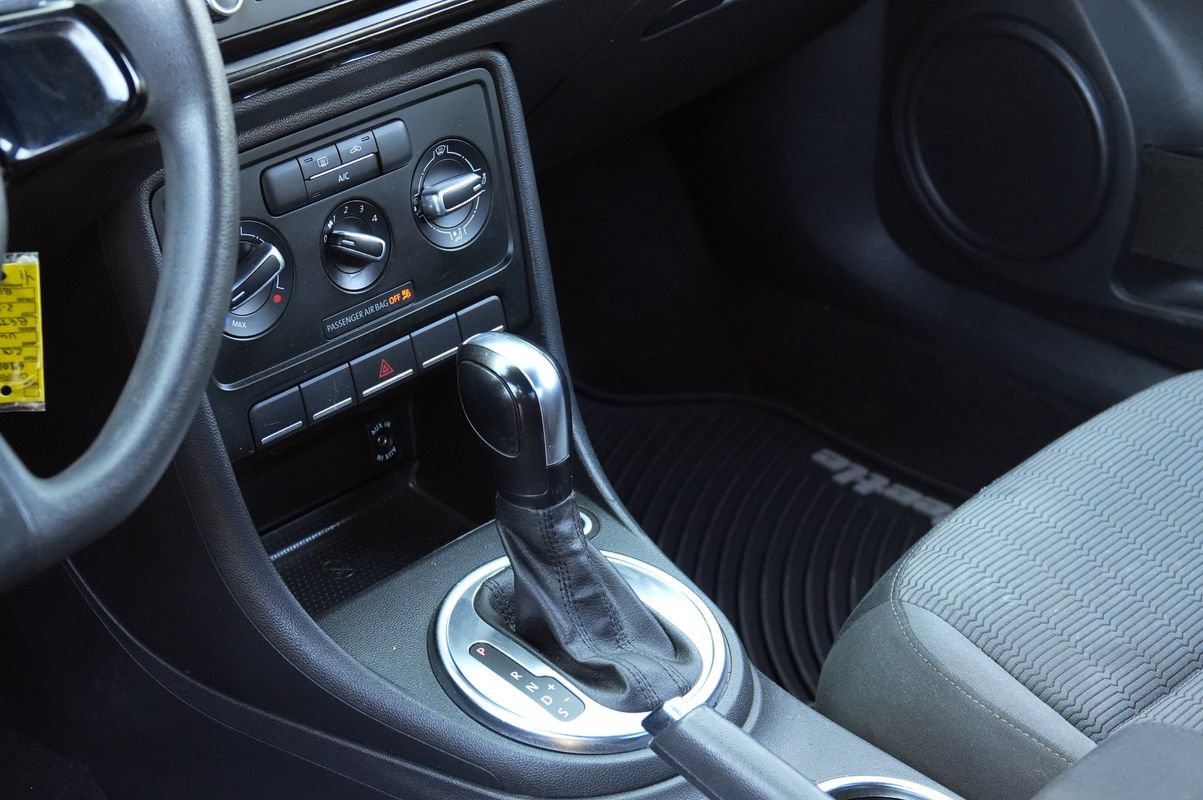 Used 2013 Volkswagen Beetle 2.5 FWD image 9