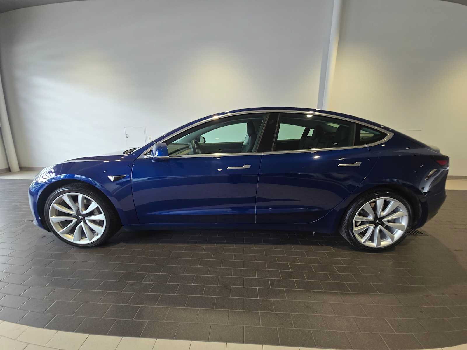 Used 2019 Tesla Model 3 Long Range AWD/4WD image 2