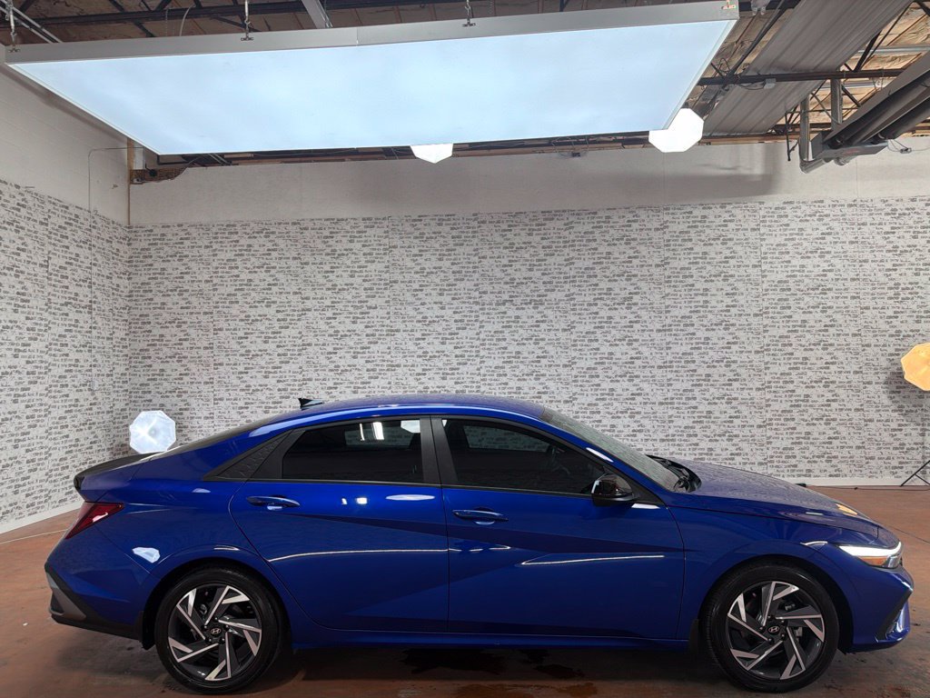 Certified 2025 Hyundai Elantra Sport FWD image 8