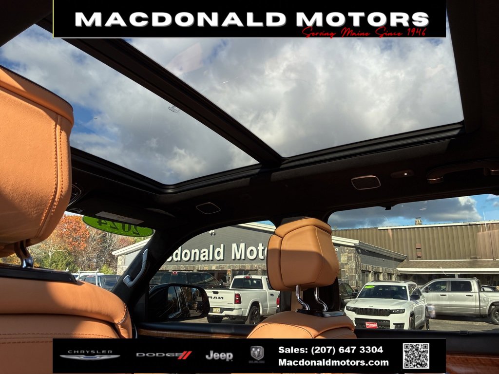 Used 2024 Jeep Grand Wagoneer Series III w/ HD Trailer Tow Package image 8