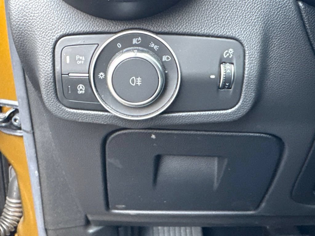 Used 2023 Alfa Romeo Stelvio Veloce AWD/4WD image 40