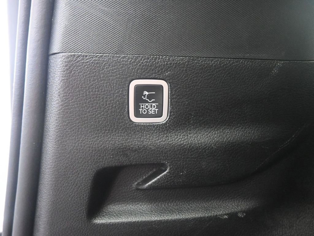 Used 2024 Jeep Wagoneer L Series II w/ Flexible Seating Group image 10