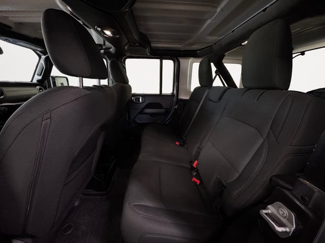 Used 2018 Jeep Wrangler Unlimited Sahara AWD/4WD image 21
