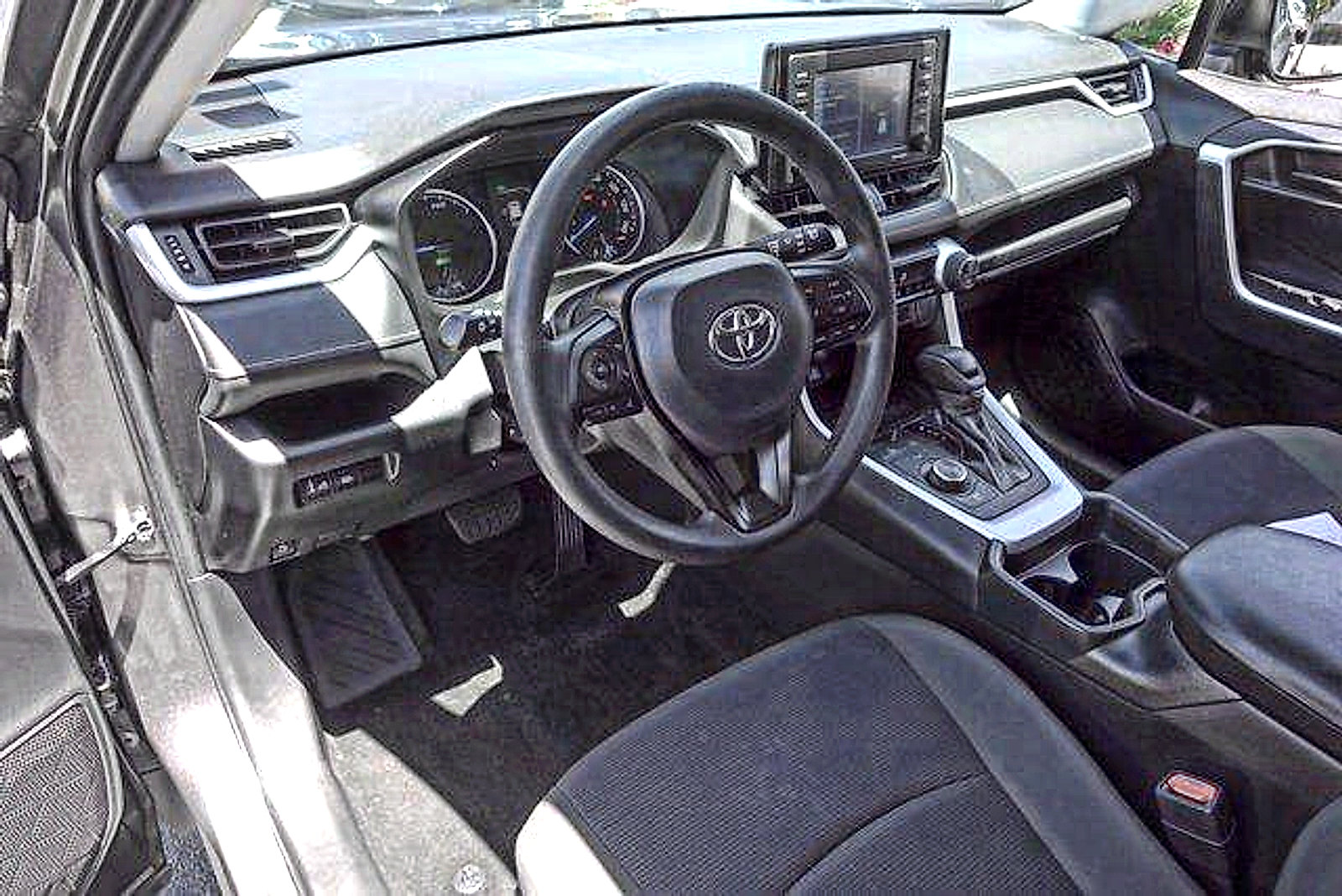 Used 2021 Toyota RAV4 LE AWD/4WD image 9