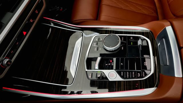 Used 2023 BMW X7 M60i AWD/4WD image 72