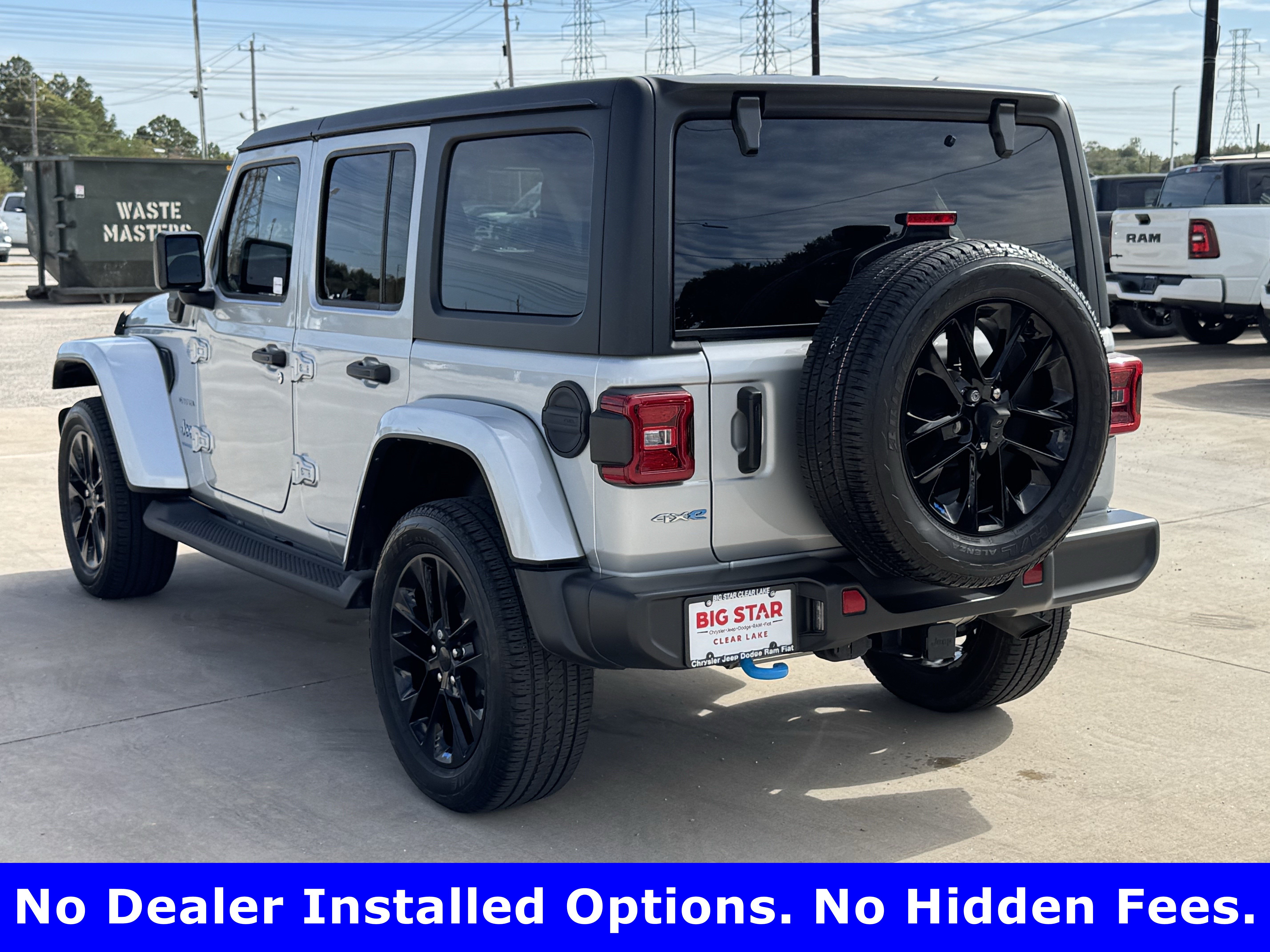 Used 2023 Jeep Wrangler Unlimited Sahara w/ Cold Weather Group AWD/4WD image 5
