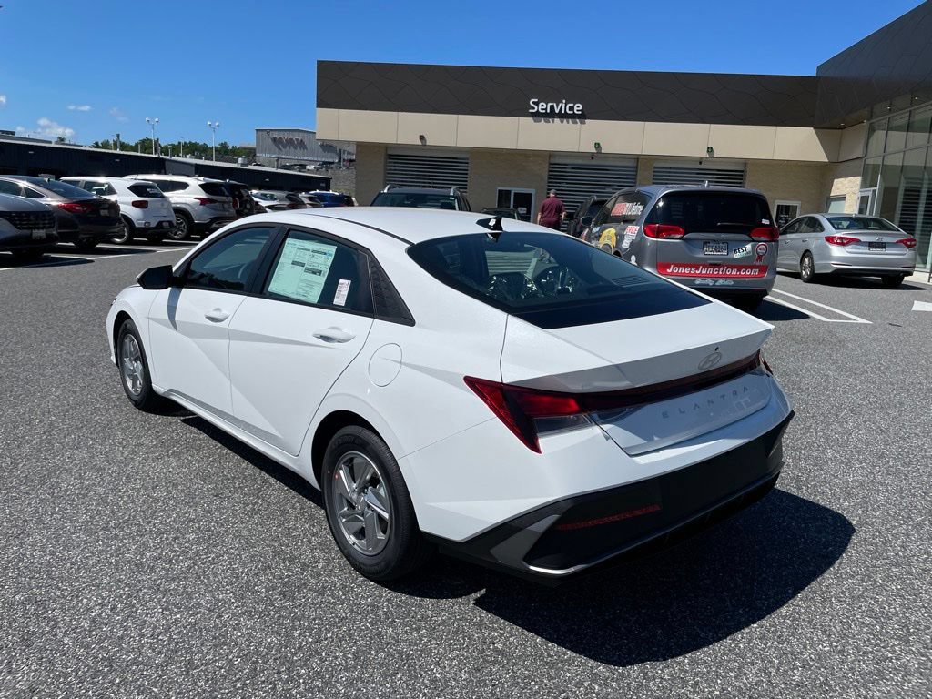 New 2026 Hyundai Elantra SE FWD image 5