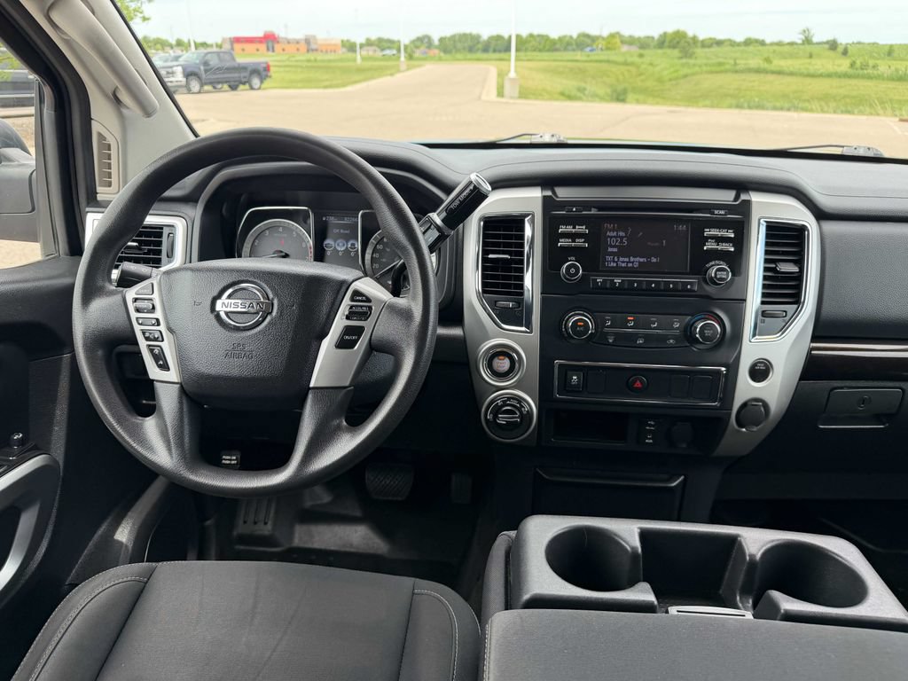 Used 2018 Nissan Titan SV AWD/4WD image 28
