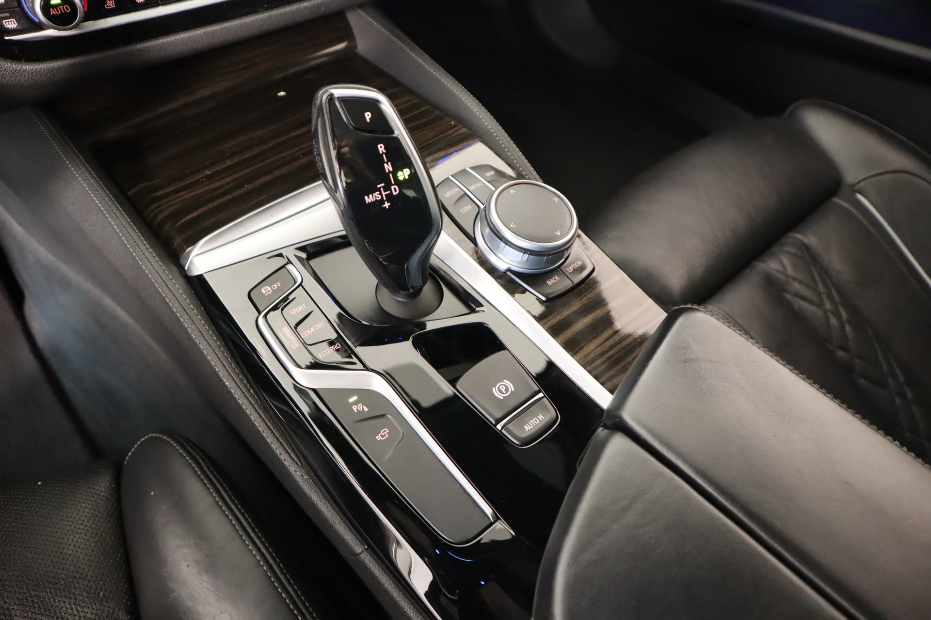 Used 2017 BMW 540i xDrive image 9