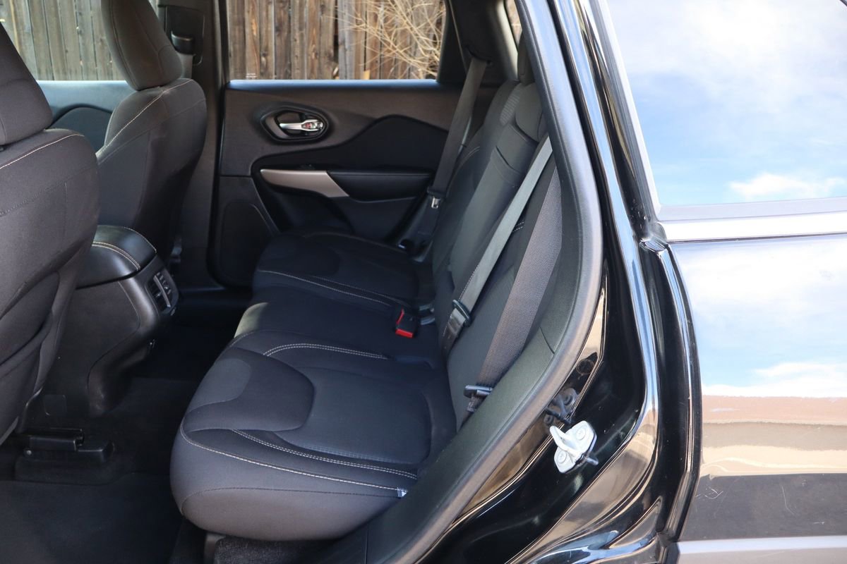 Used 2017 Jeep Cherokee Latitude FWD image 20