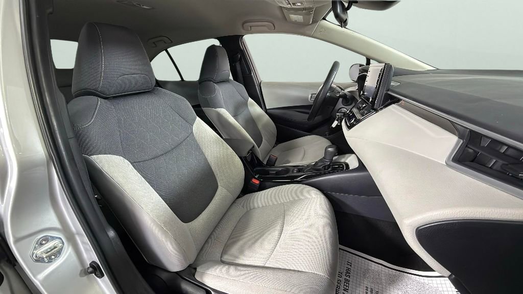 Used 2022 Toyota Corolla LE image 29