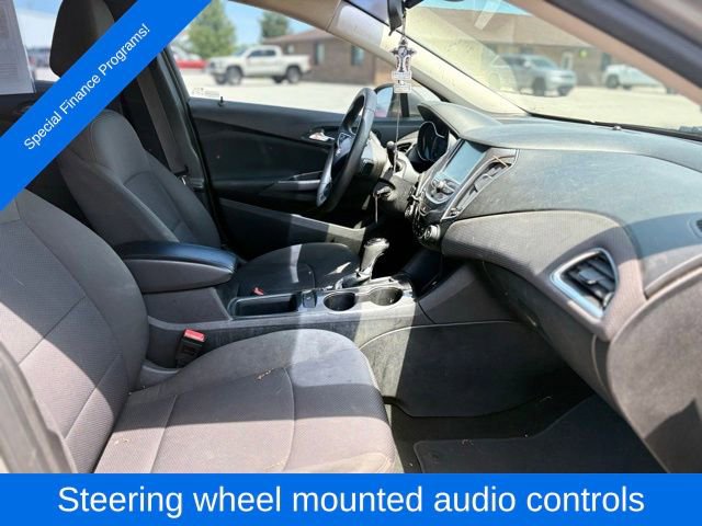 Used 2017 Chevrolet Cruze LT FWD image 22
