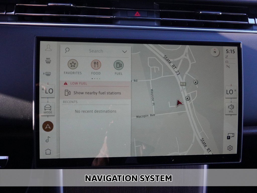 Used 2025 Land Rover Range Rover SE image 3