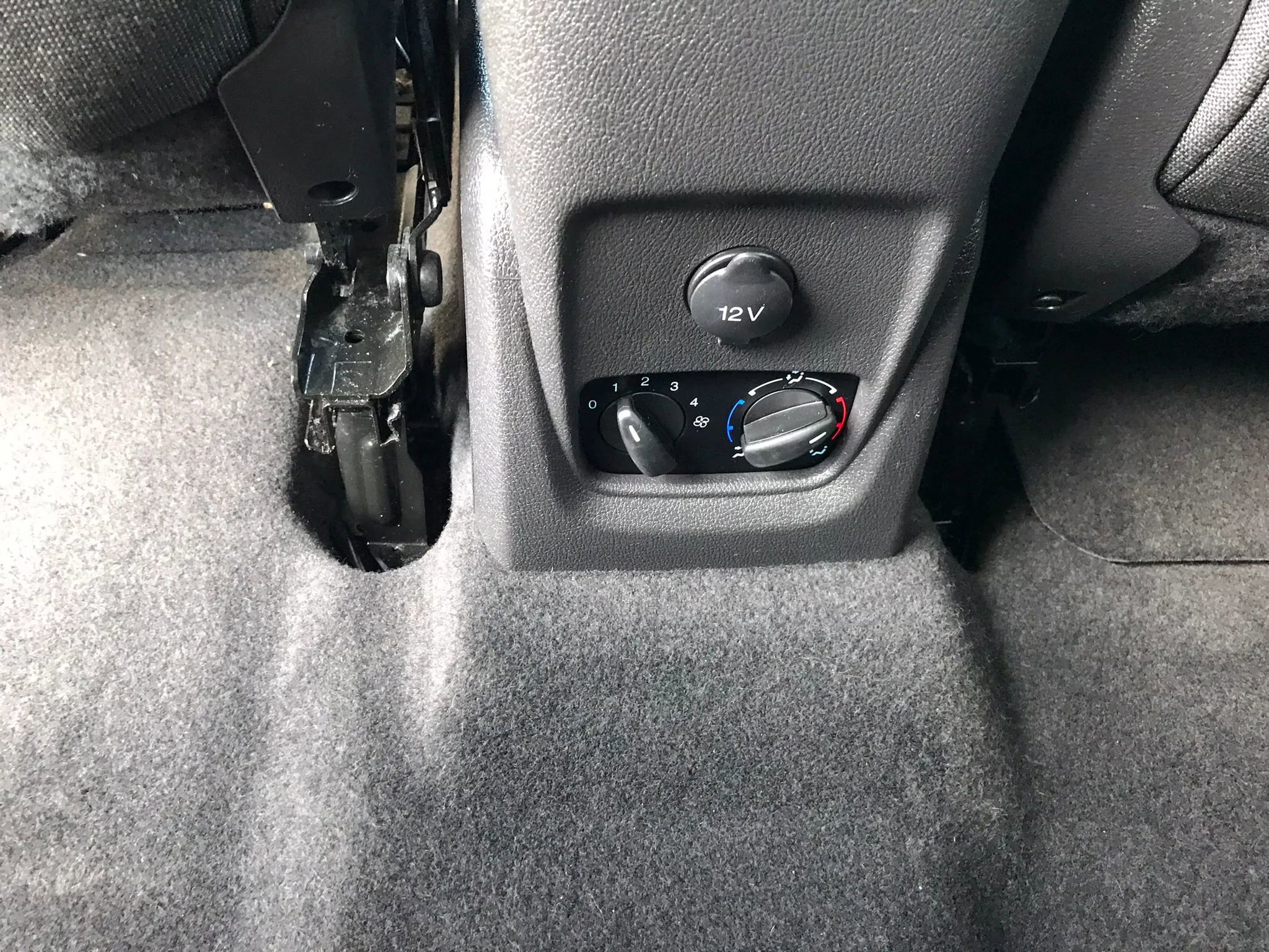 Used 2018 Ford Transit Connect XLT image 33