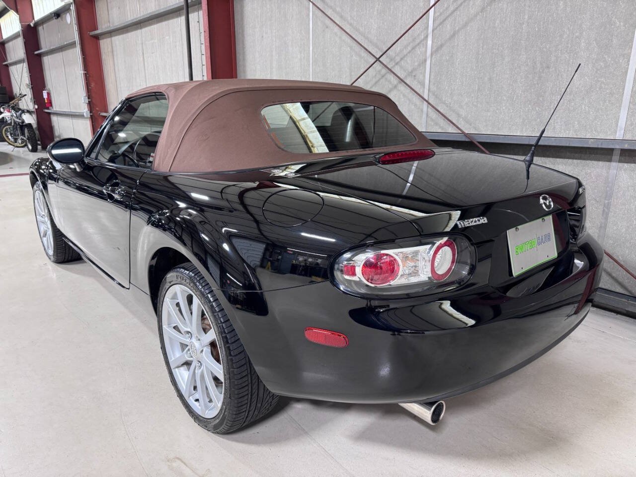 Used 2006 MAZDA MX-5 Miata Grand Touring RWD image 17