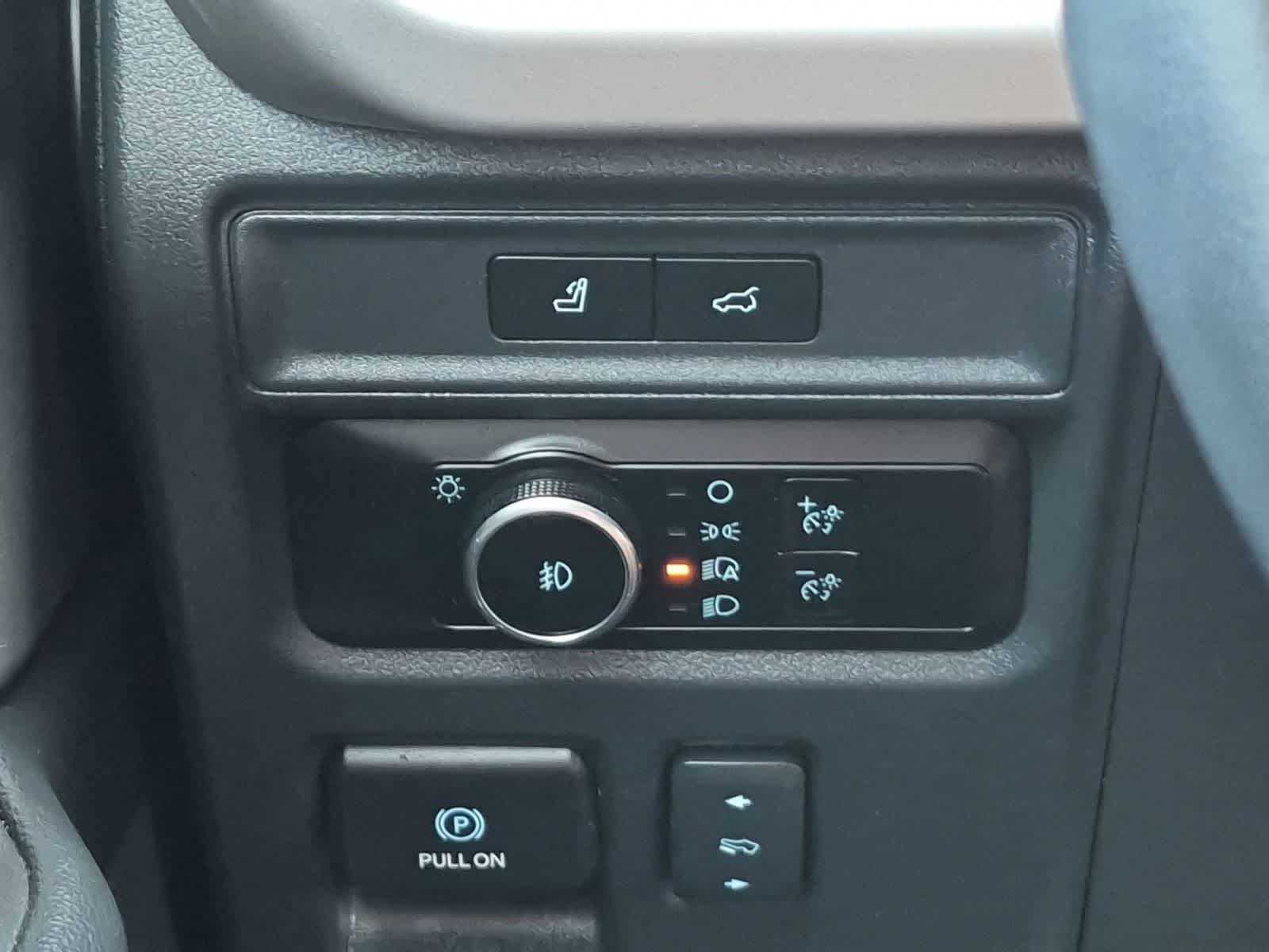 Certified 2024 Ford Expedition XLT RWD image 18