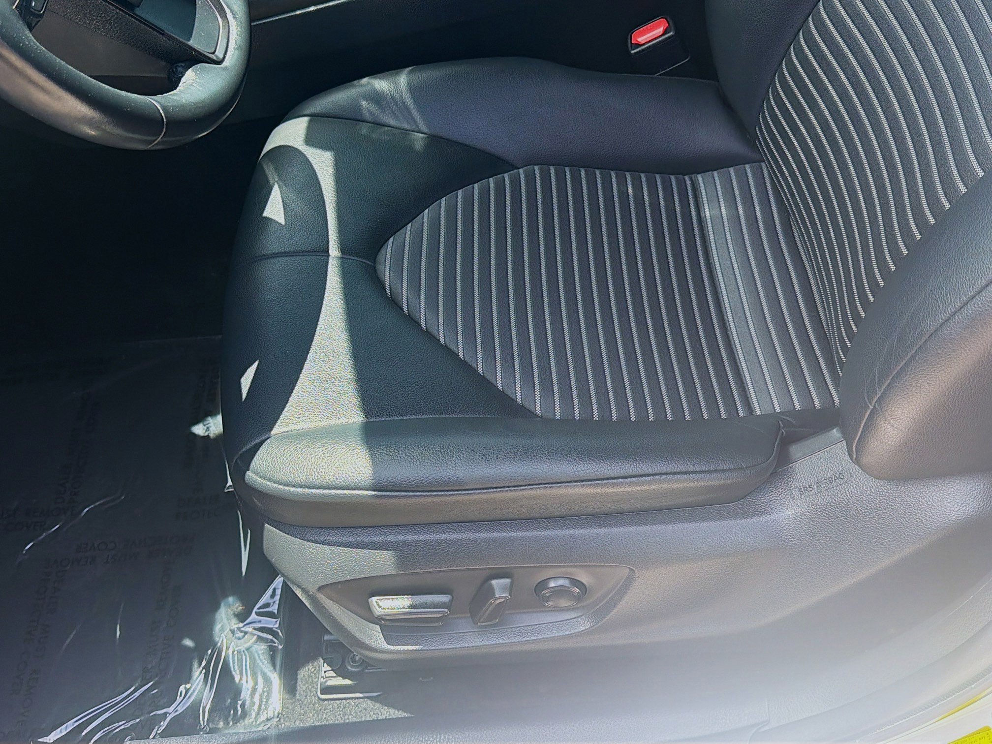 Used 2022 Toyota Camry SE w/ Convenience Package FWD image 17