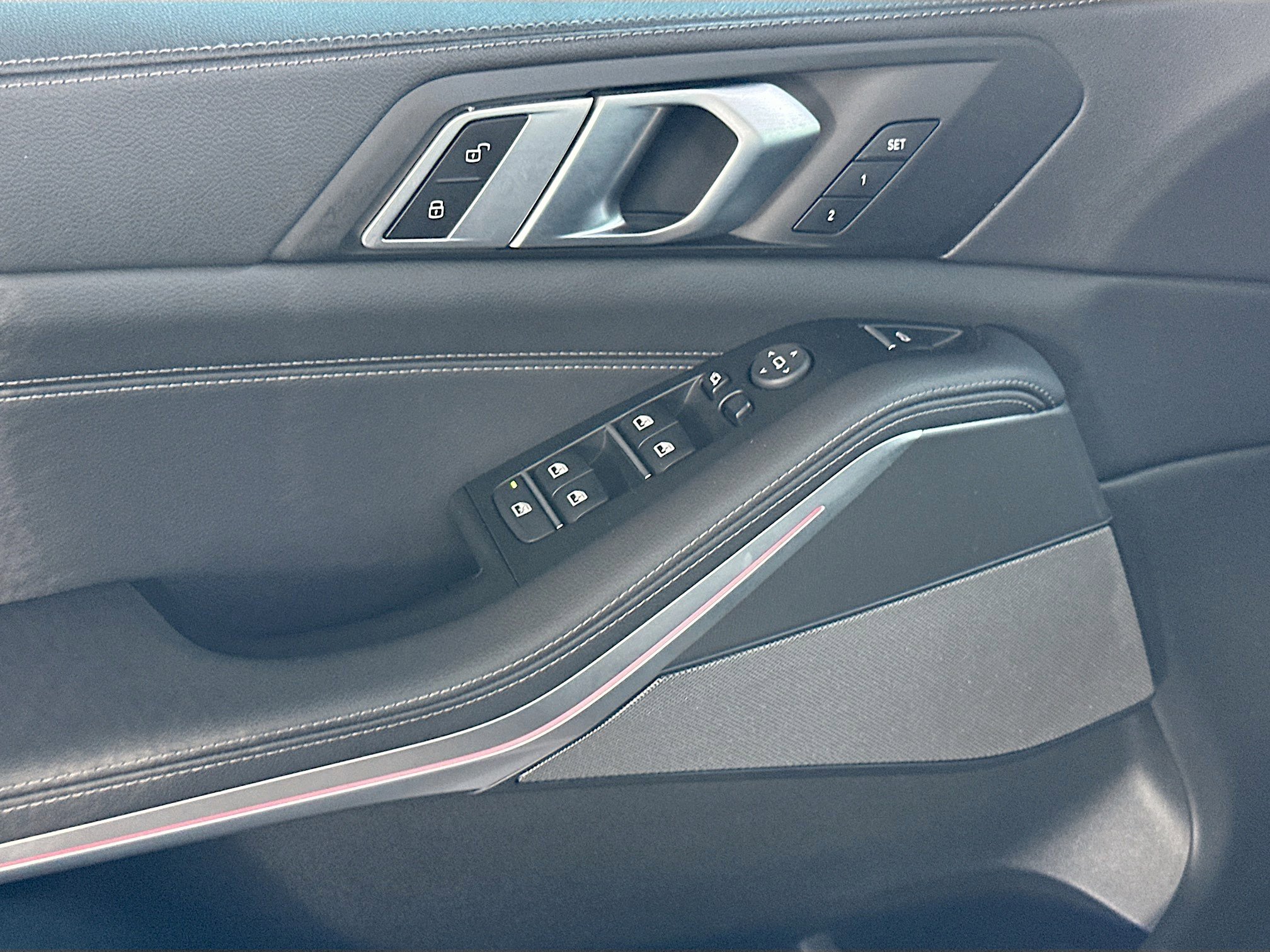 Used 2020 BMW X5 xDrive40i w/ M Sport Package image 18