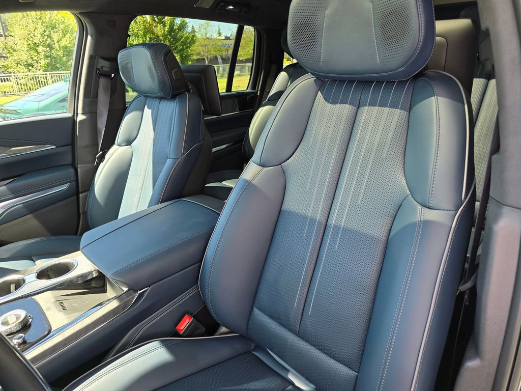 New 2025 Cadillac Escalade IQ Luxury 2 image 24