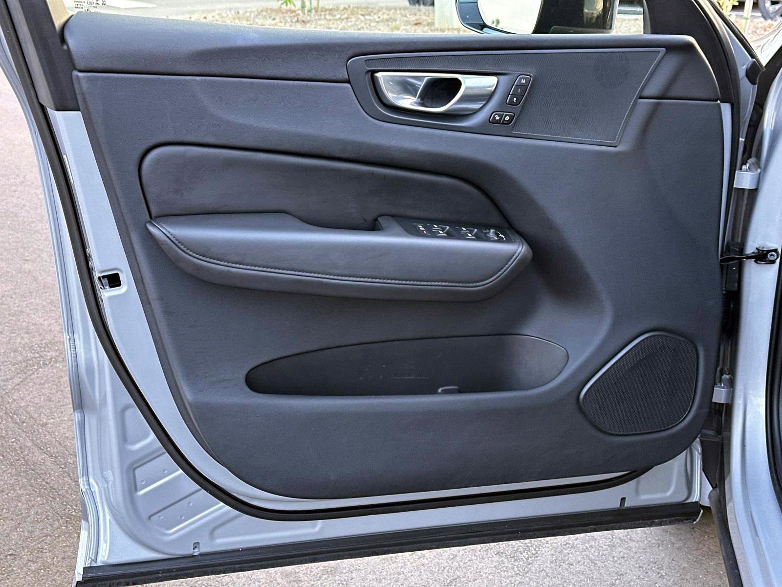 Certified 2025 Volvo XC60 B5 Plus image 17