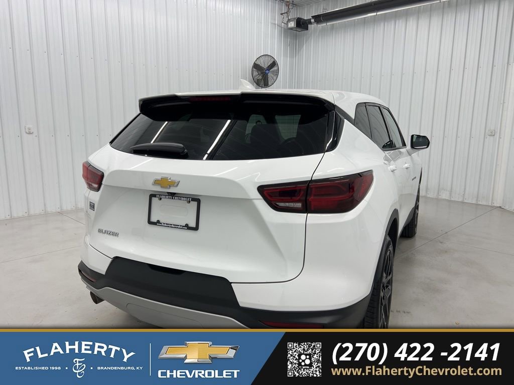 Used 2023 Chevrolet Blazer LT image 3