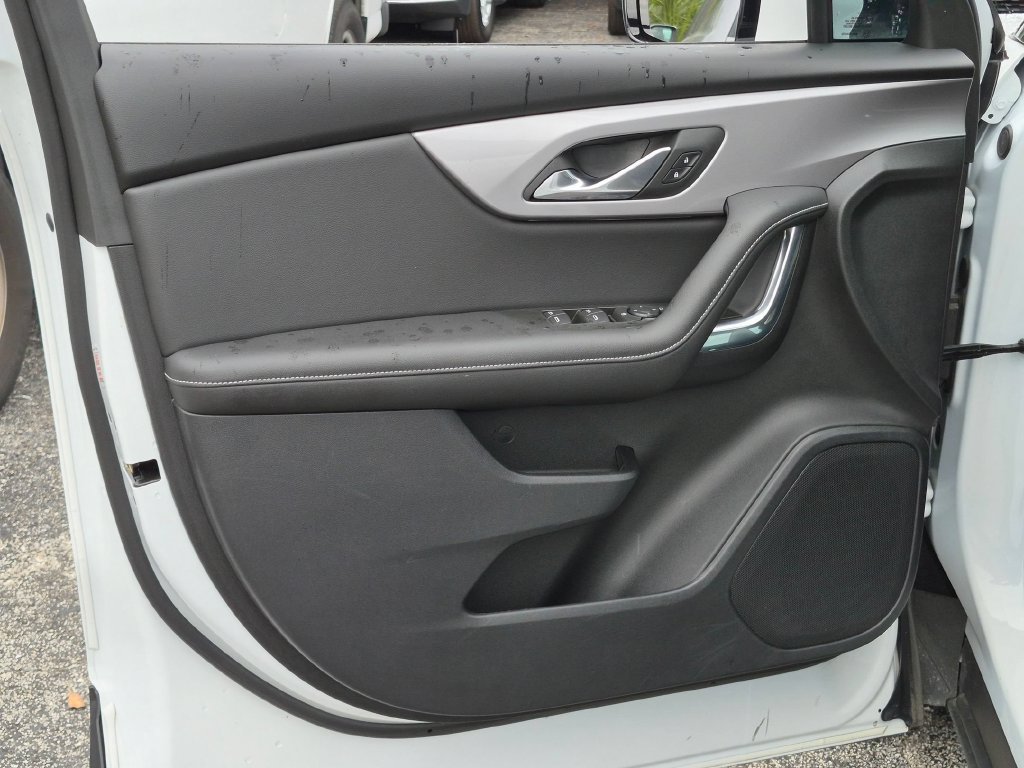 Used 2025 Chevrolet Blazer LT FWD image 11