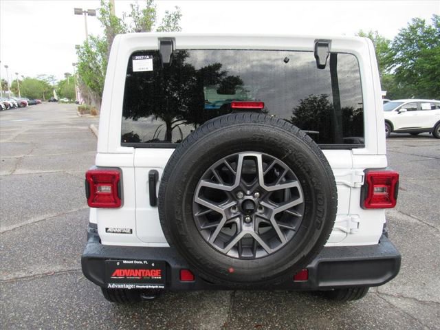 Certified 2024 Jeep Wrangler Sahara w/ Technology Group image 6