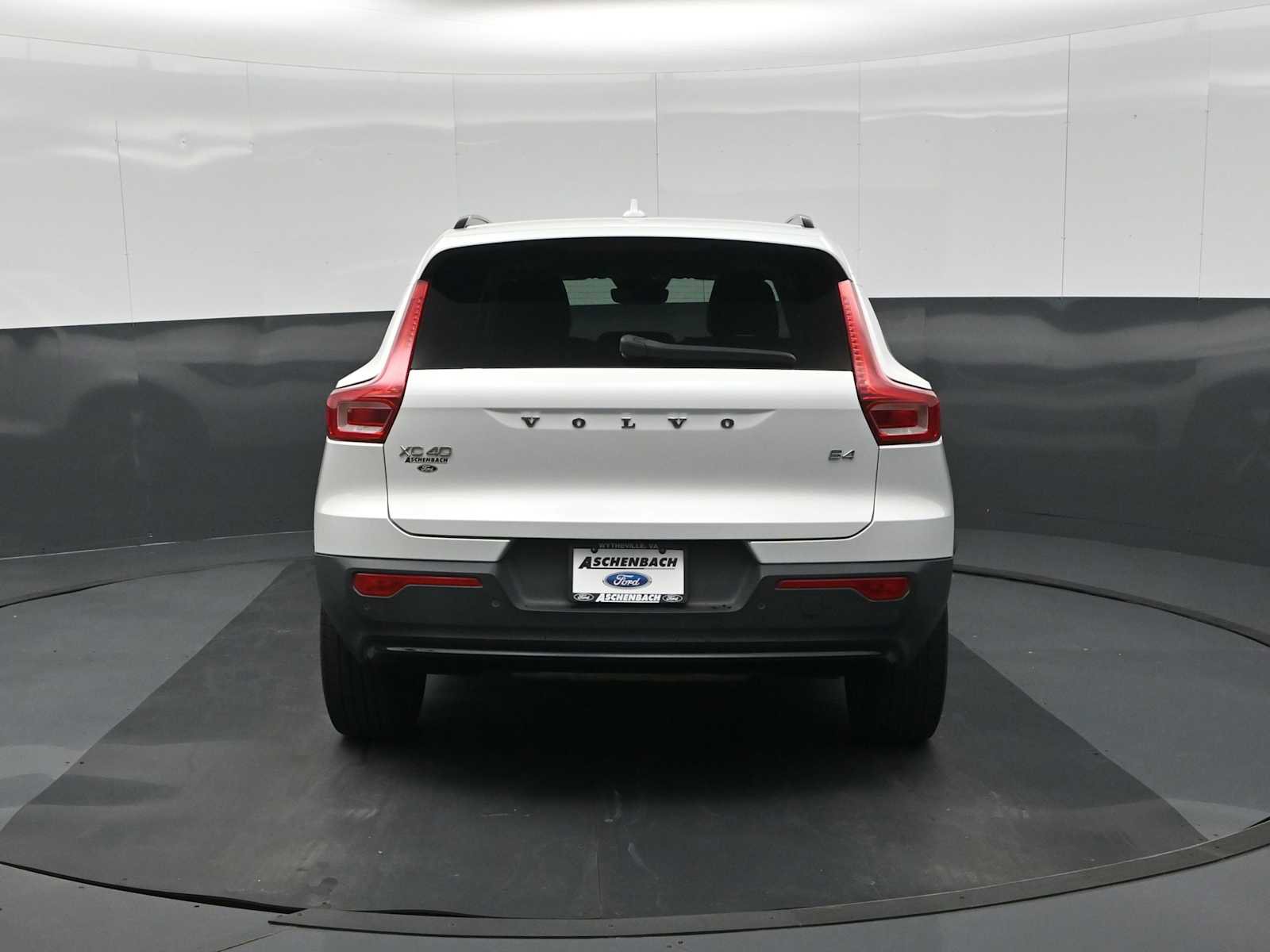 Used 2023 Volvo XC40 B4 Ultimate FWD image 8