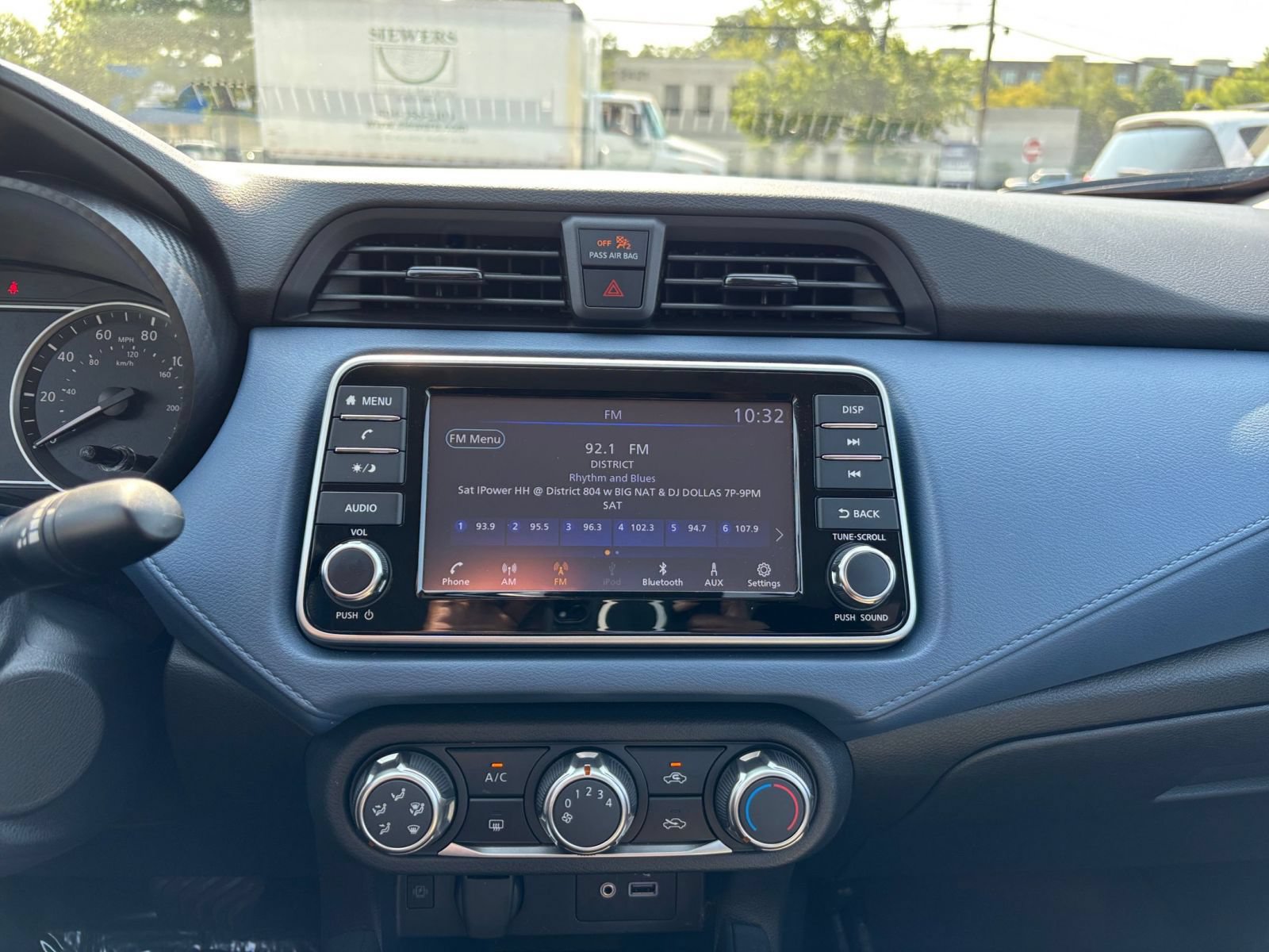 Used 2025 Nissan Versa SV FWD image 20