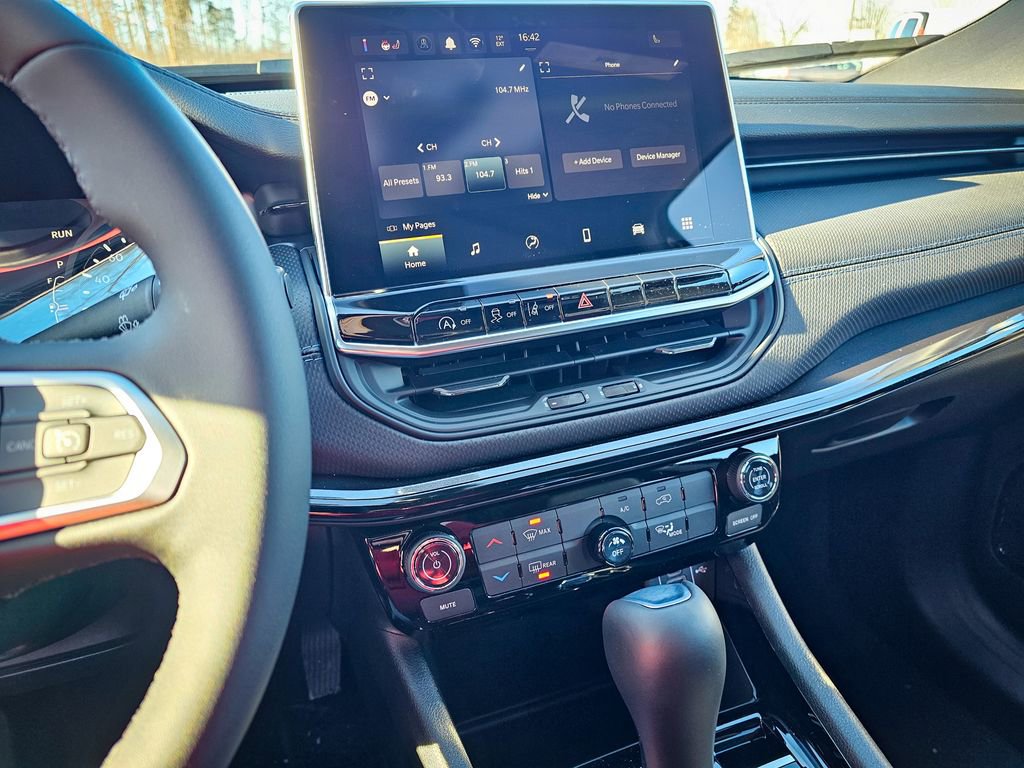 New 2026 Jeep Compass Latitude image 19