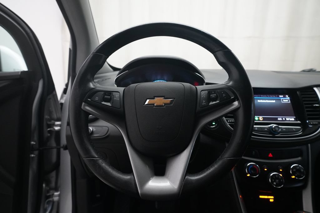 Used 2020 Chevrolet Trax LT w/ LT Convenience Package FWD image 4