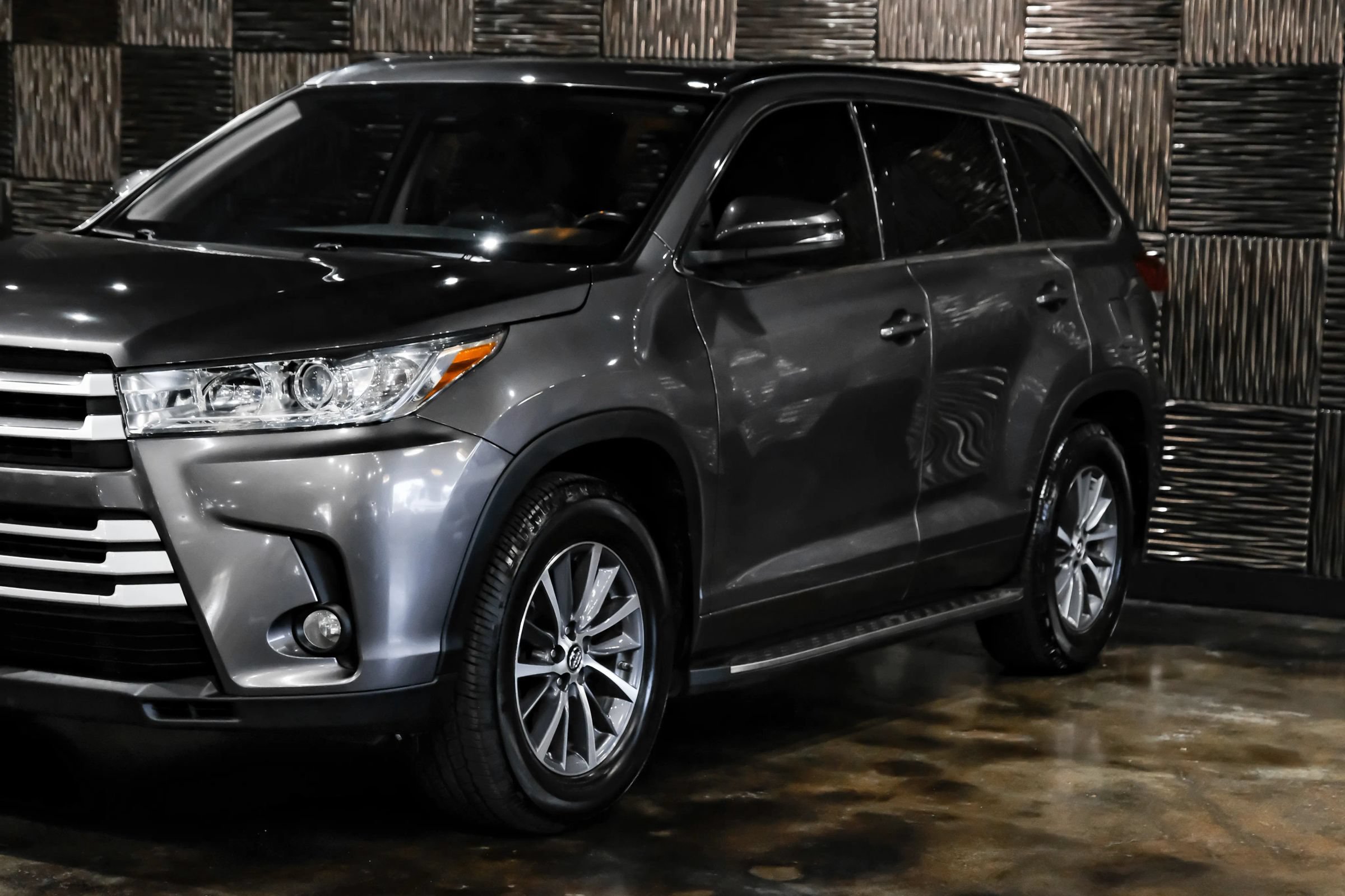 Used 2018 Toyota Highlander XLE FWD image 9