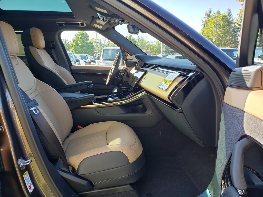 New 2025 Land Rover Range Rover Sport Dynamic SE image 17