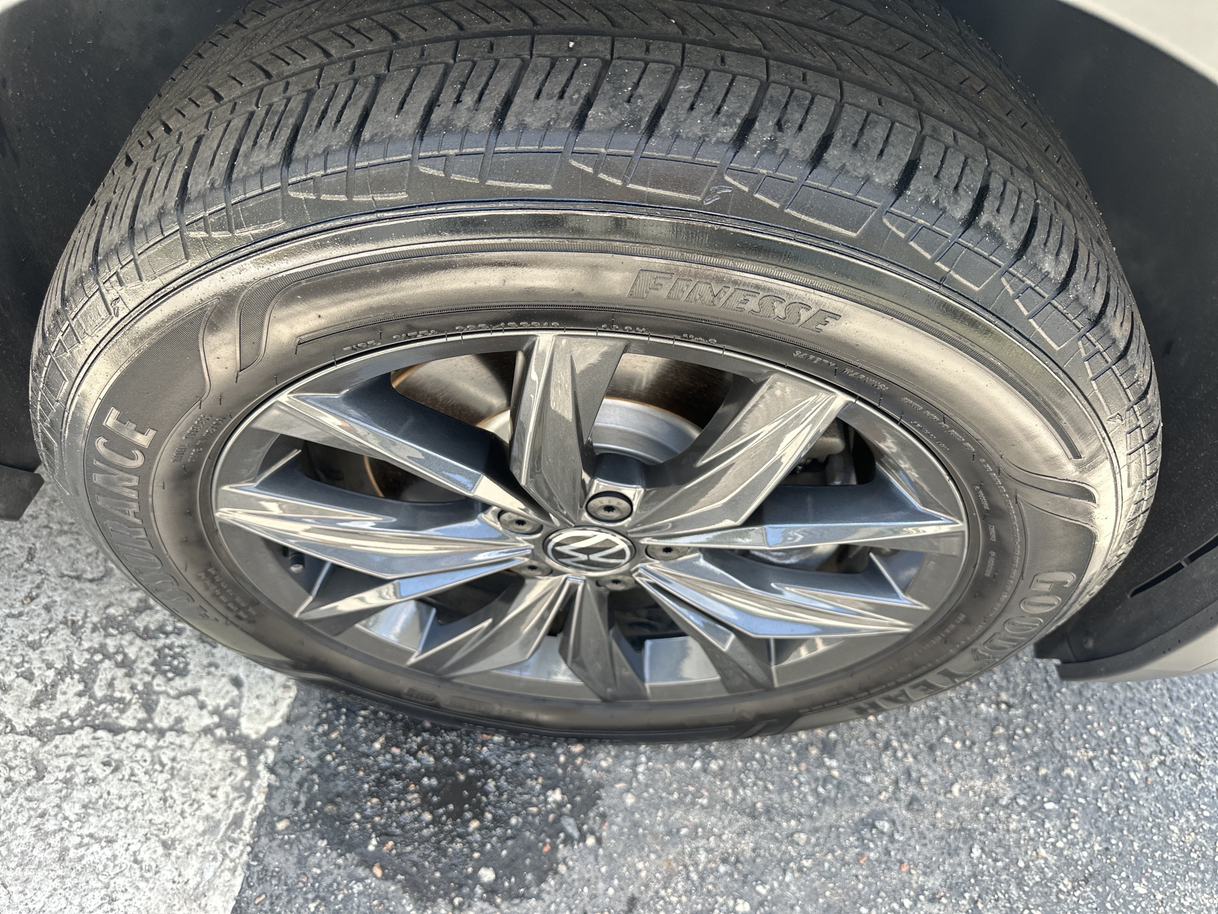 Used 2024 Volkswagen Tiguan SE FWD image 6