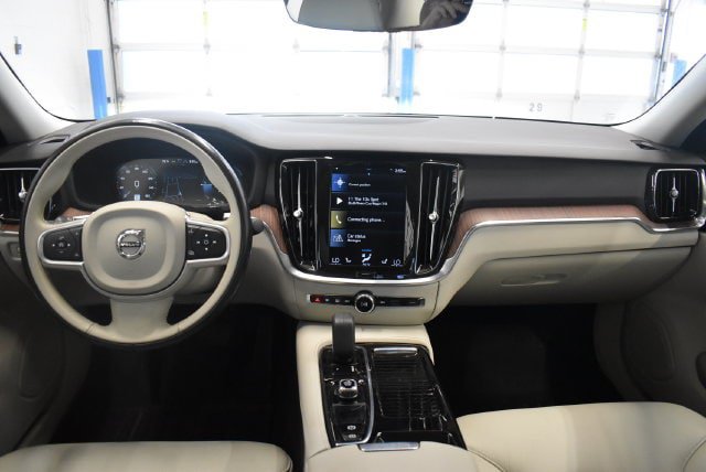Used 2022 Volvo S60 T8 R-Design Expression w/ Premium Package AWD/4WD image 5