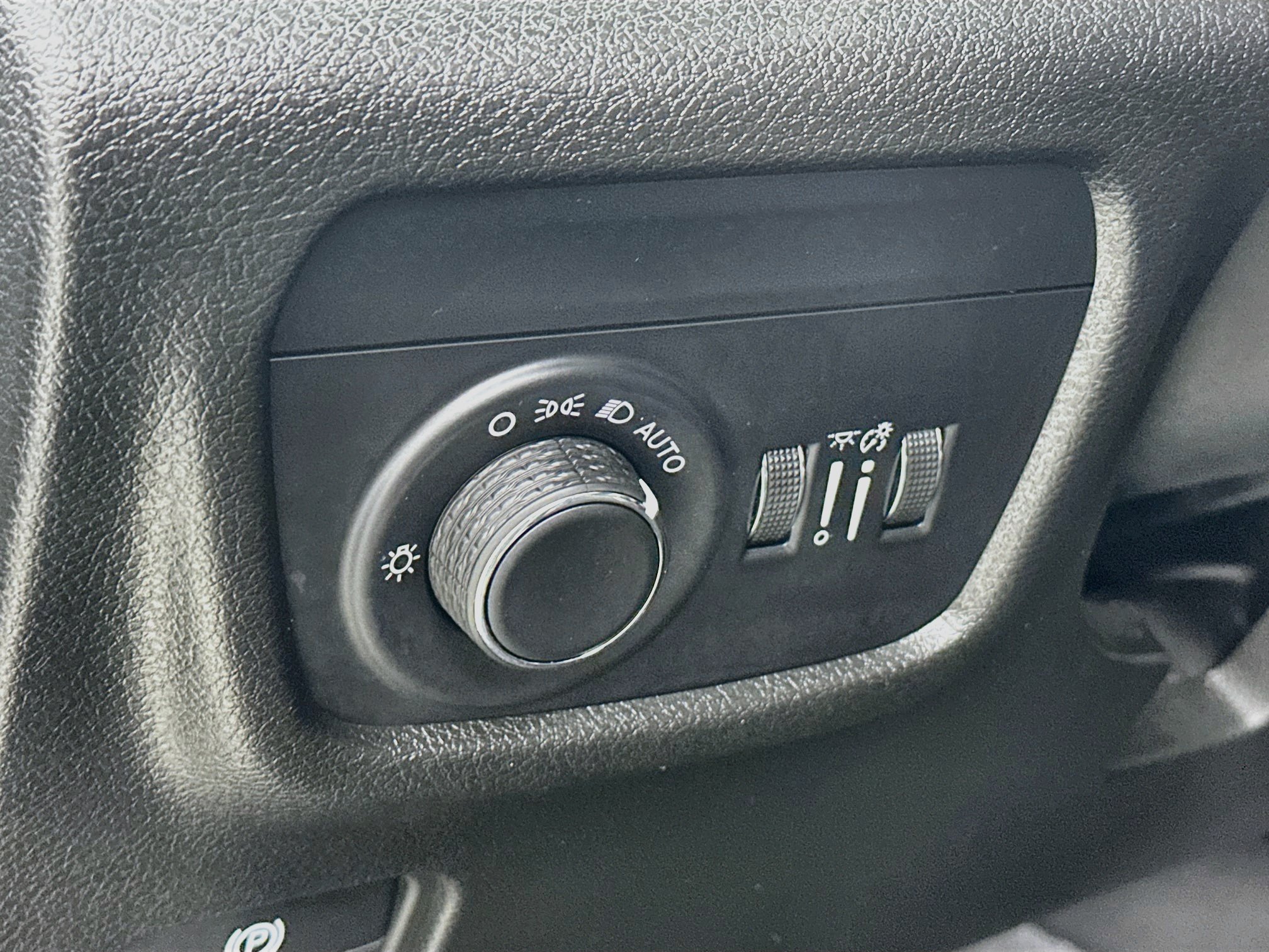 Used 2023 Jeep Grand Cherokee L Laredo AWD/4WD image 10