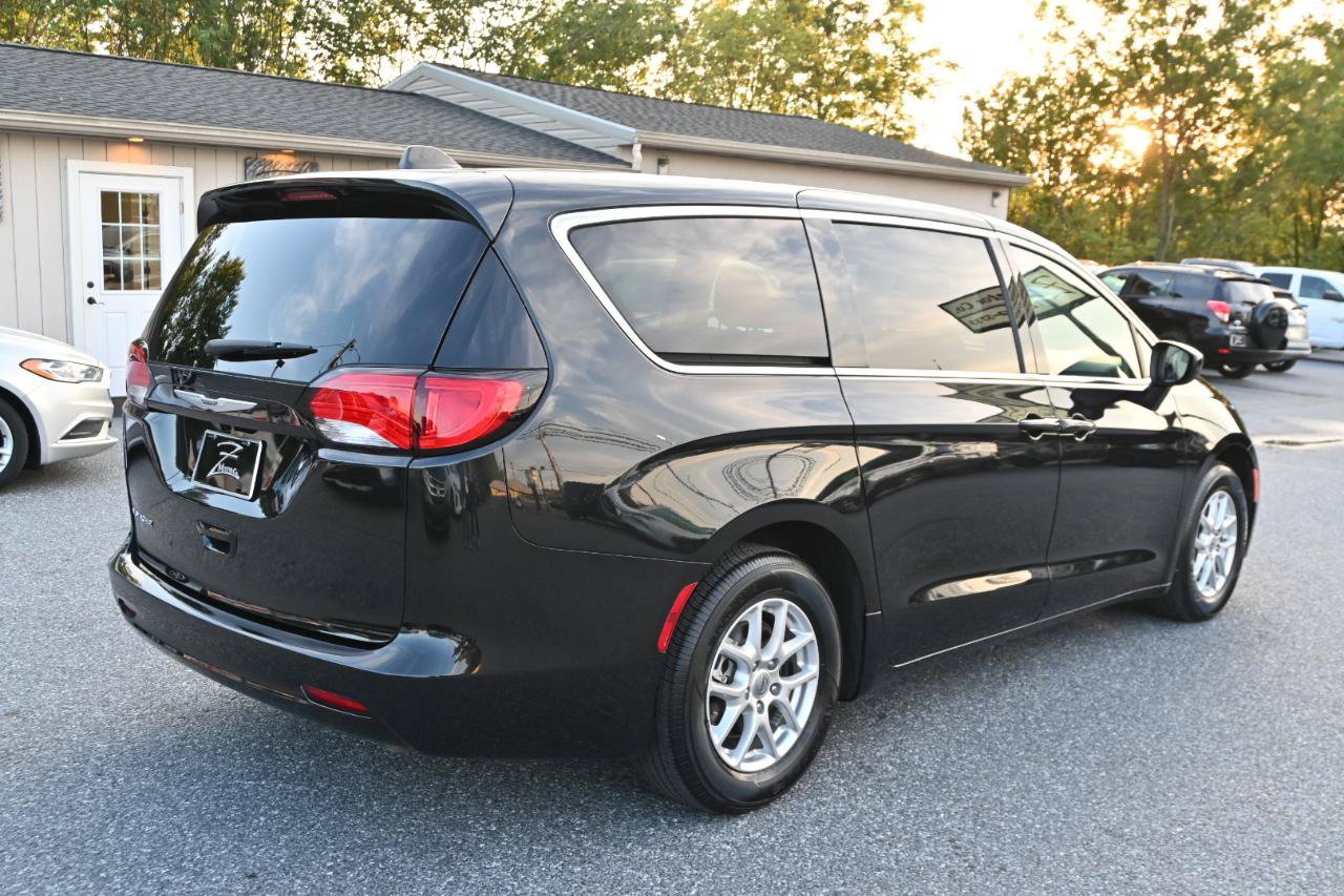 Used 2021 Chrysler Voyager LX FWD image 11