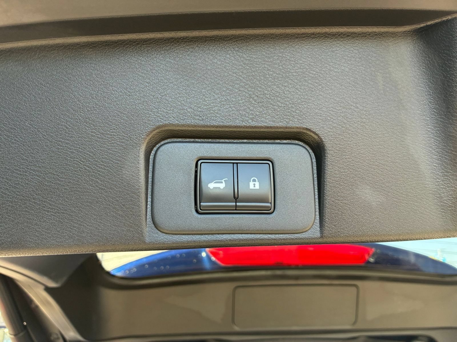 Used 2025 Nissan Rogue SV FWD image 21