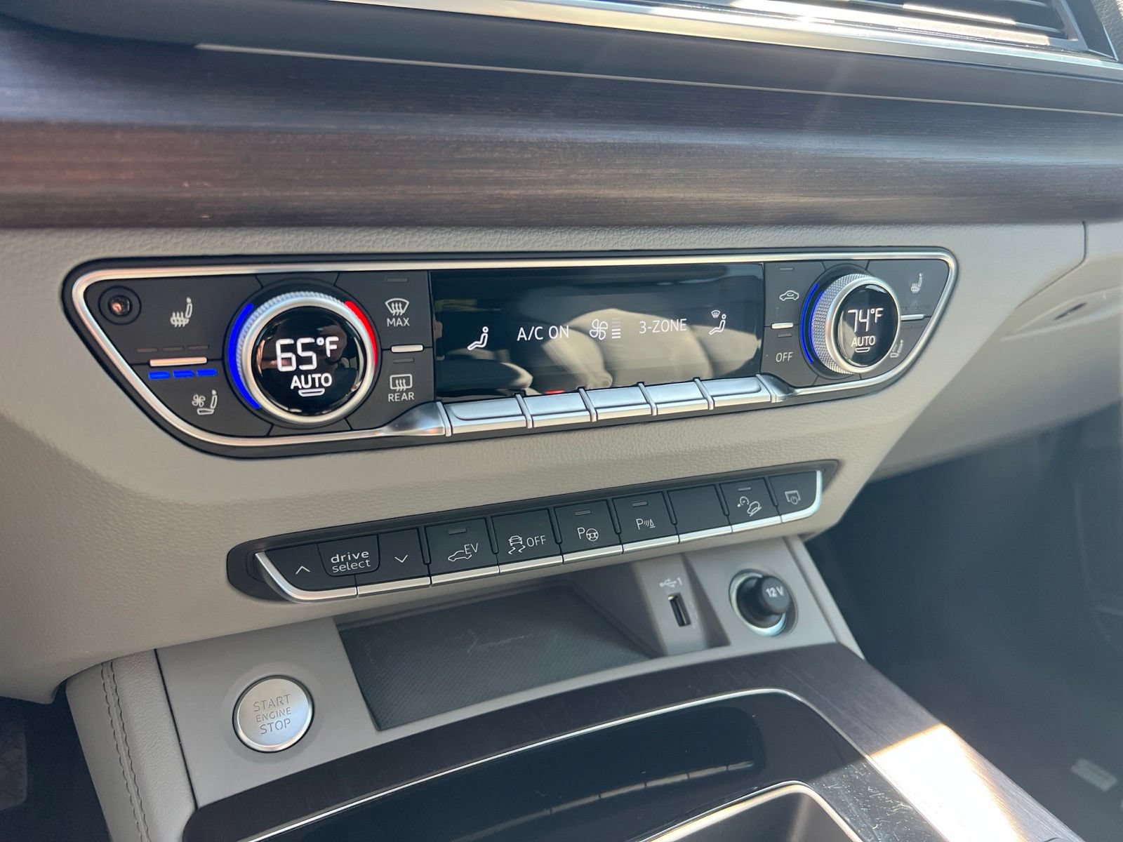 Used 2023 Audi Q5 e Prestige w/ Prestige Package AWD/4WD image 19