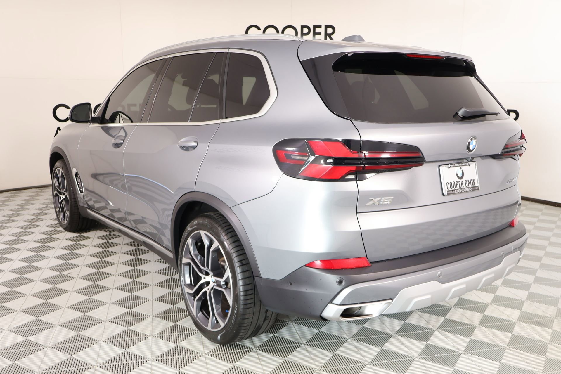 Used 2024 BMW X5 xDrive40i w/ Premium Package AWD/4WD image 24