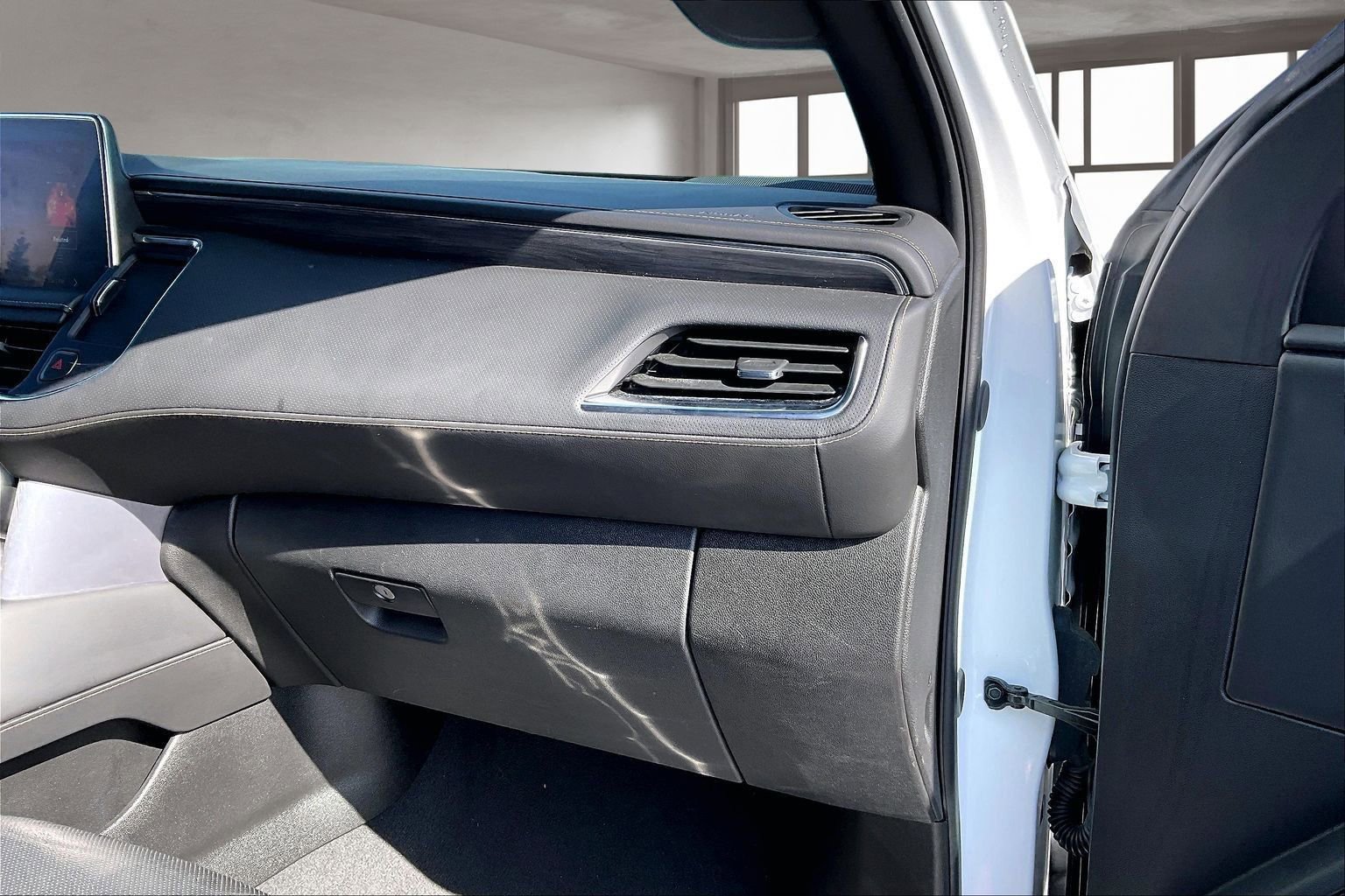 Used 2024 GMC Yukon XL SLT image 27