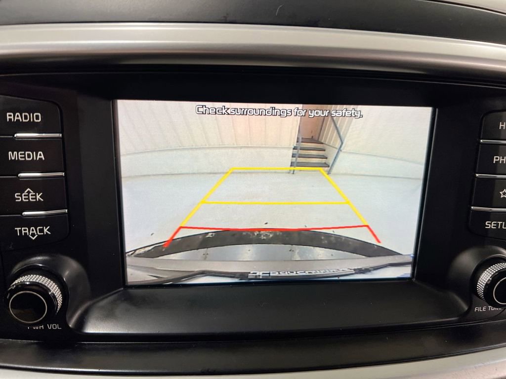 Used 2019 Kia Sorento LX image 15