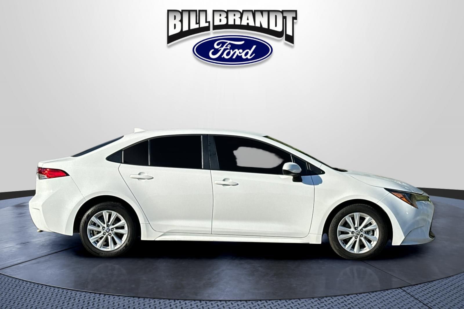 Used 2025 Toyota Corolla LE w/ LE Premium Package FWD image 2