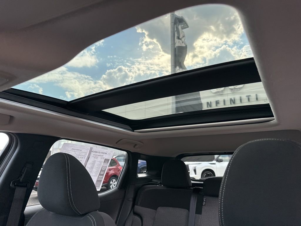 Used 2025 Nissan Kicks SV w/ SV Premium Package image 7