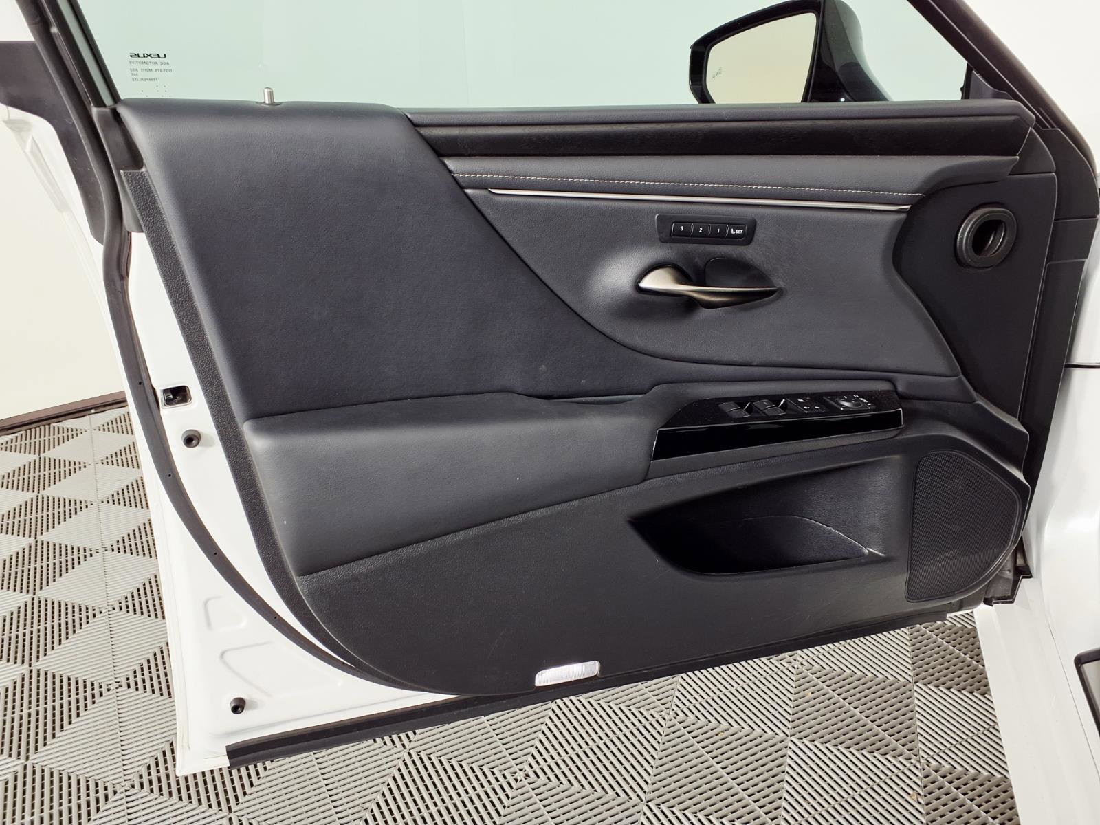 Used 2024 Lexus ES 350 w/ Premium Package image 16