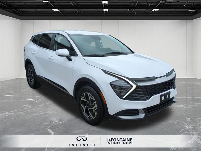Used 2025 Kia Sportage LX image 2