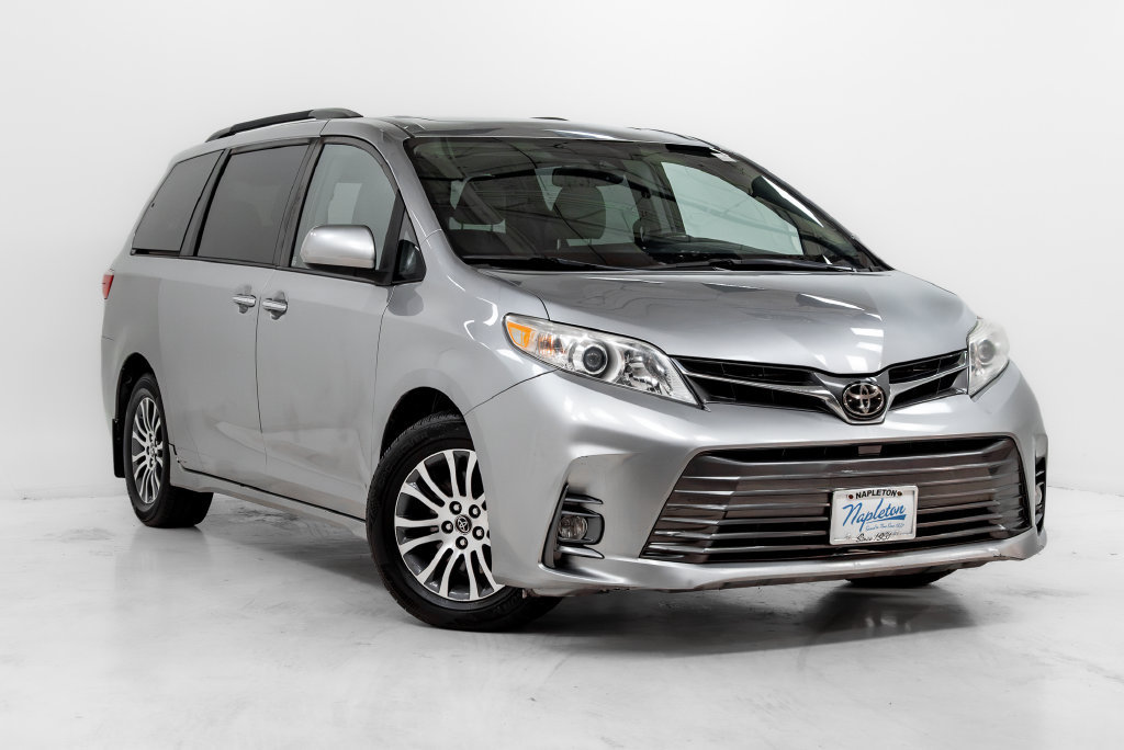Used 2018 Toyota Sienna XLE Premium FWD image 6