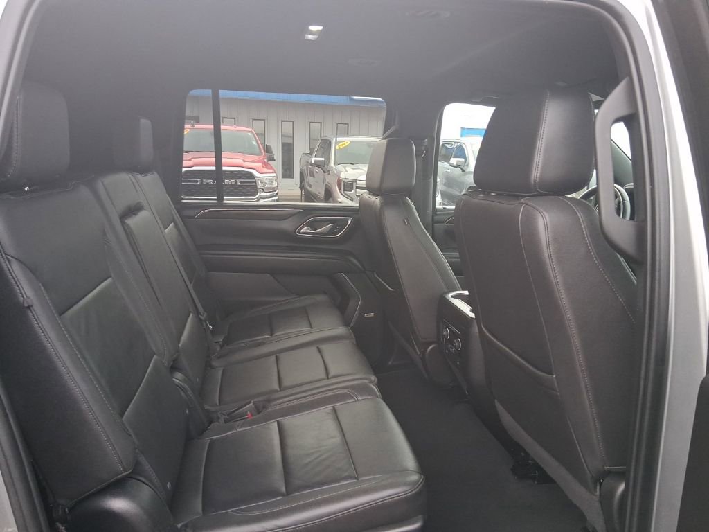 Used 2023 Chevrolet Suburban LT image 15