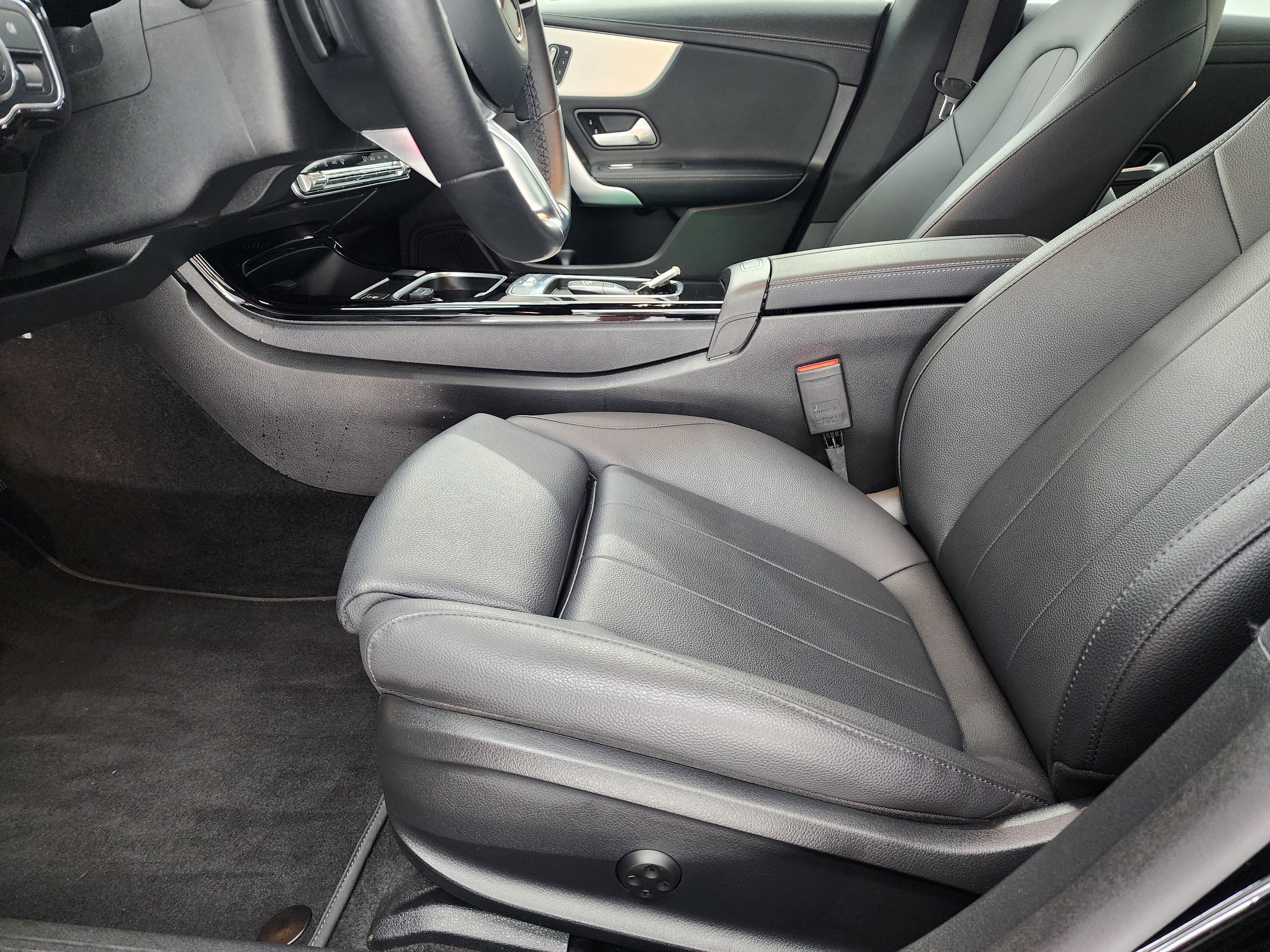 Used 2025 Mercedes-Benz CLA 250 4MATIC image 8